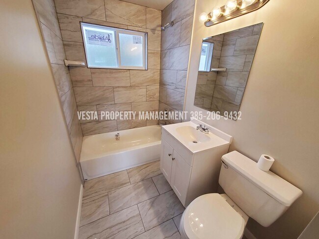 Building Photo - 1380 3rd St