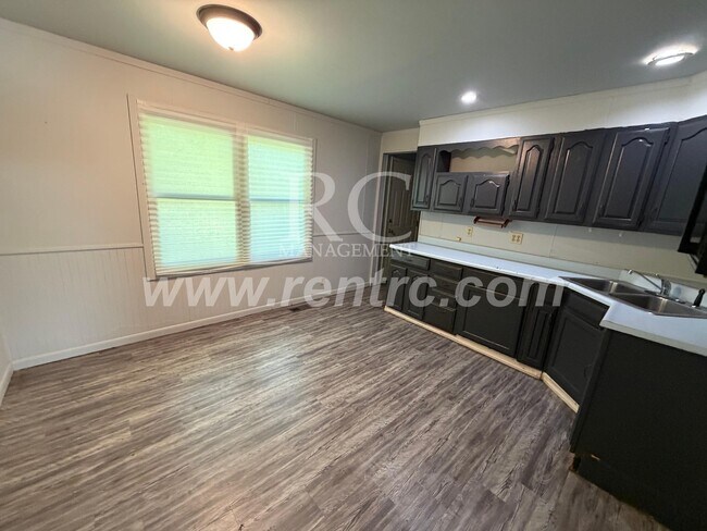 Building Photo - 1016 Koehn-