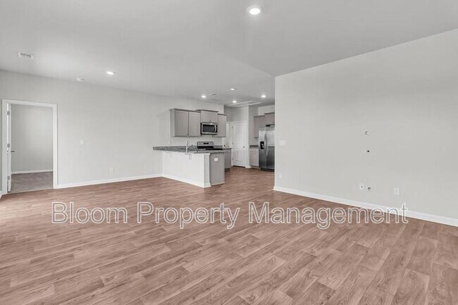 Building Photo - 602 Solar Ct