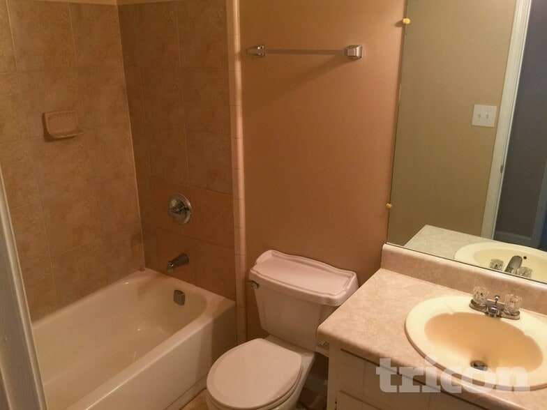 Building Photo - 200 Gage Ct