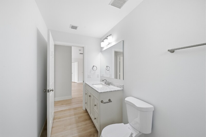 Building Photo - 2691 Albatross Rd N