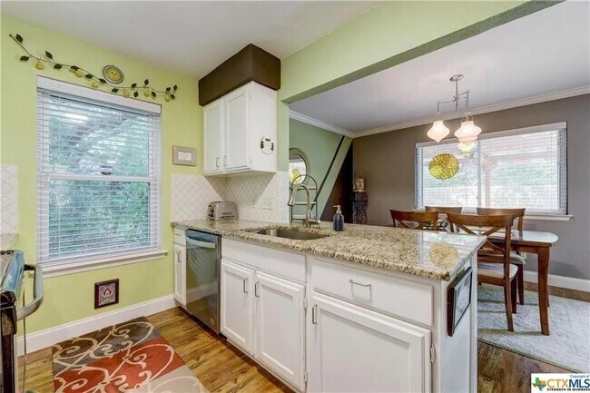 Building Photo - 13218 Villa Park Dr