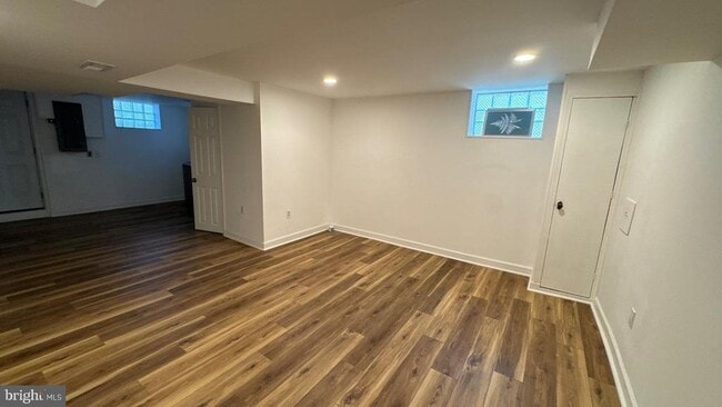 Building Photo - 8676 Oak Rd