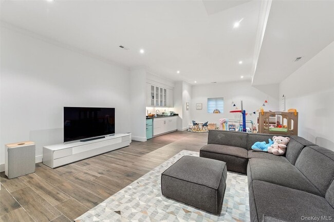 Building Photo - 20 Brookline Rd