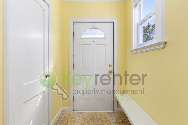 Building Photo - 355 Watchung Ave