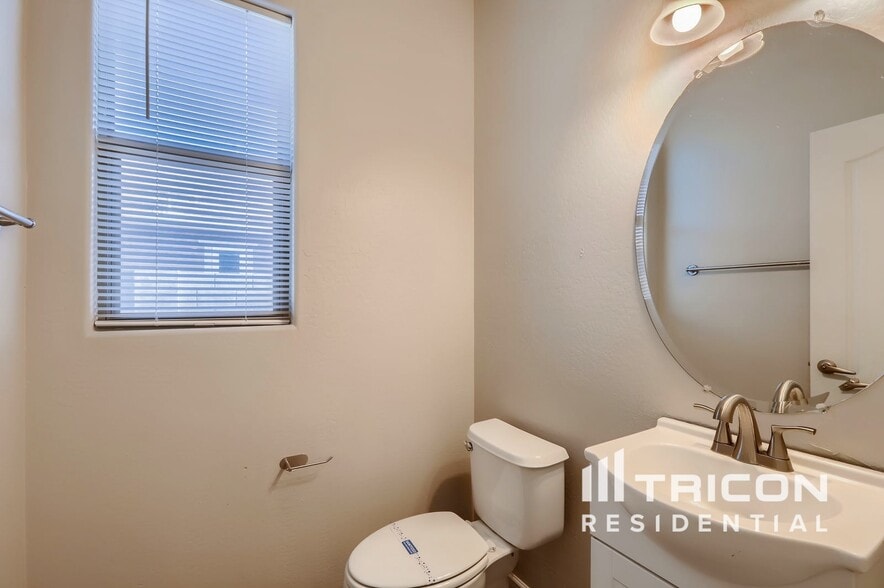 Building Photo - 26011 N Sandstone Way