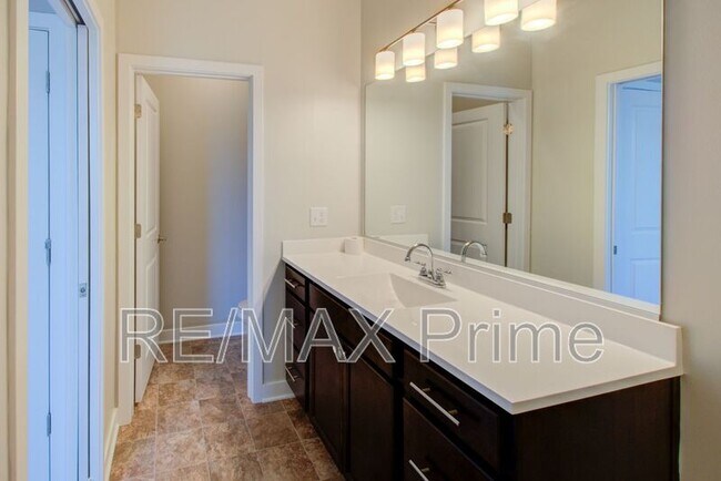 Building Photo - 609 Fishers Ct