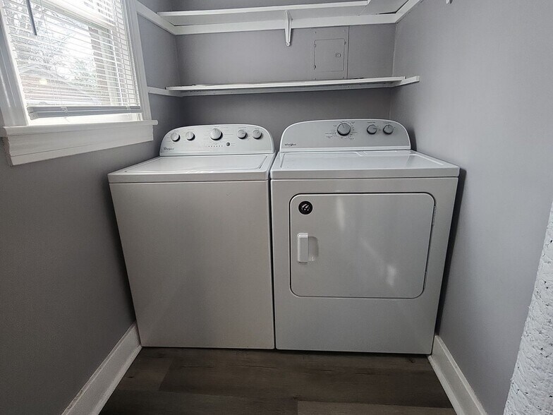 Building Photo - 1056 Campbell St