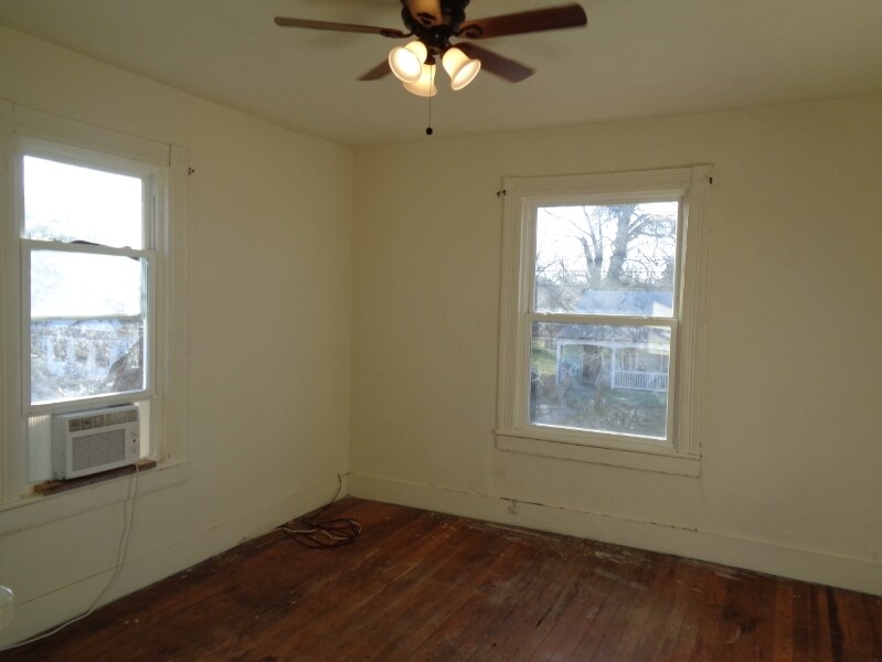 Building Photo - 1021 Melville St