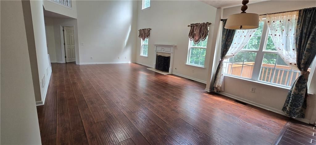 Building Photo - 3811 Roxfield Dr NE