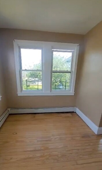 Building Photo - 5-36 B 72 St