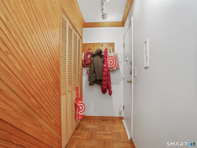 Building Photo - 87 Glenbrook Rd