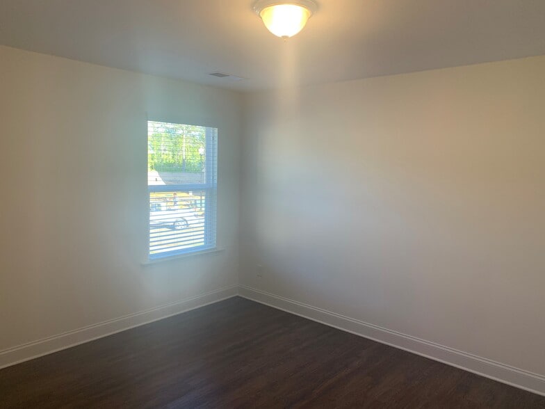 Building Photo - 117 Gregory Dr