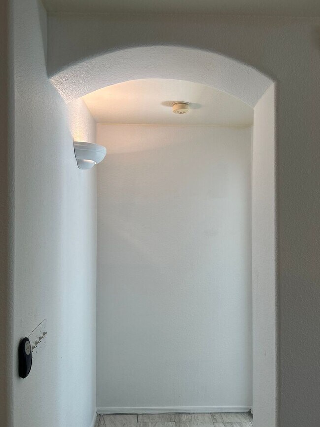 Building Photo - 7277 W Maple Ridge Dr