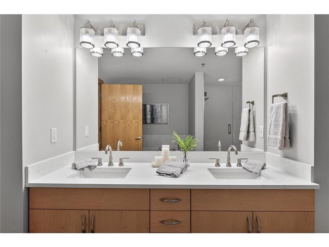 Building Photo - 111 N 4th Ave