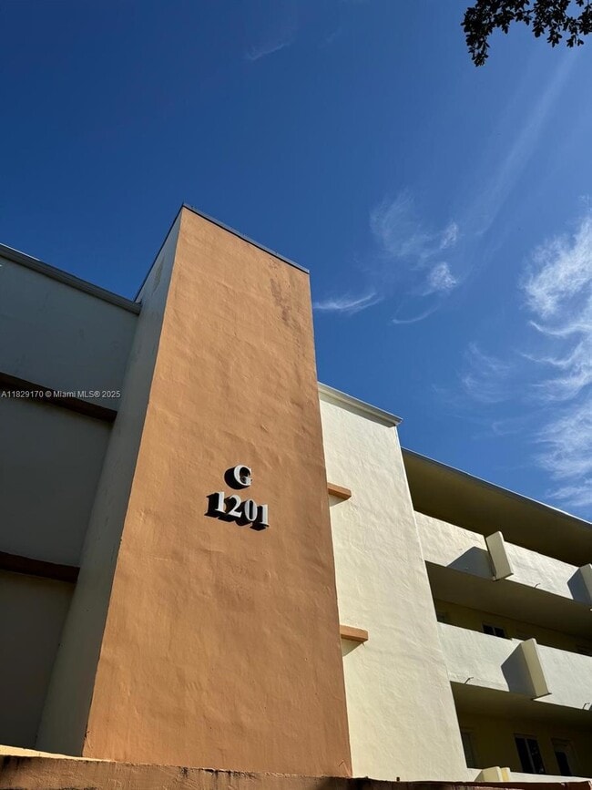 Building Photo - 1 bedroom in North Miami Beach FL 33179