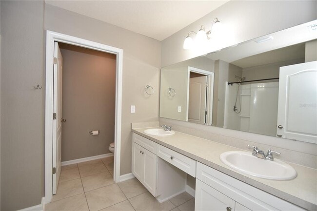 Building Photo - 207 Redbud Rd