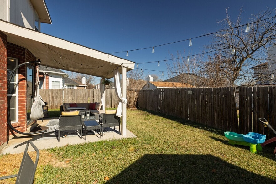 Building Photo - 3032 Marigold Dr