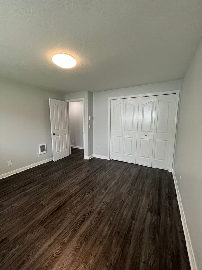 Building Photo - 2-Bedroom 1.5-Bathroom duplex