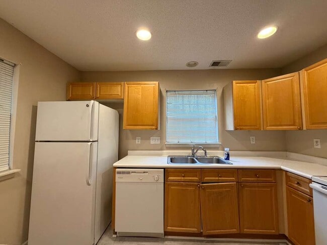 Building Photo - 6007 Cougar Ln