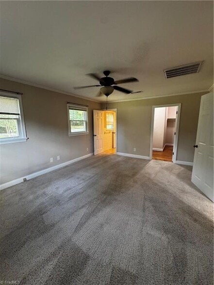 Building Photo - 505 Willow Dr