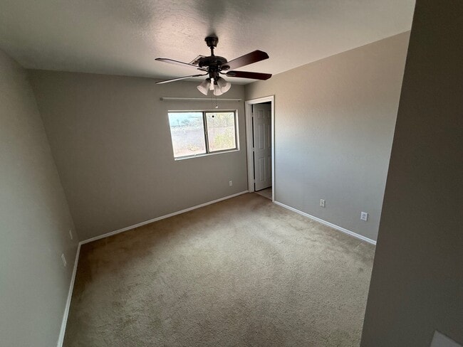 Building Photo - 521 W Jardin Loop