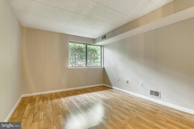 Building Photo - 11564 Rolling Green Ct