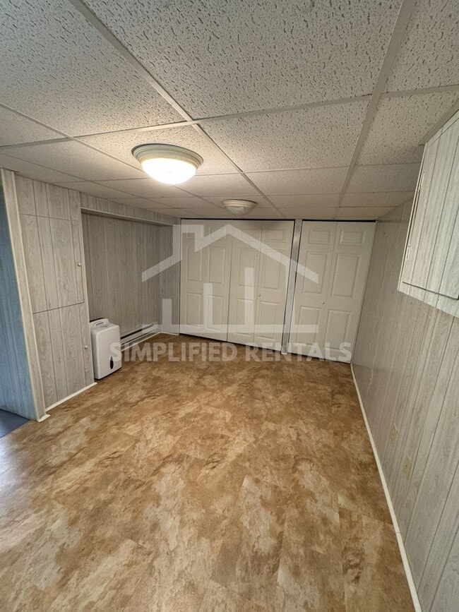 Building Photo - 2 Bedrooms 1 bathroom Unit available in Wa...