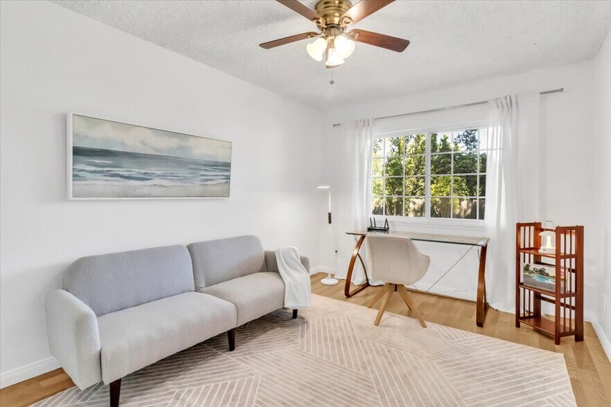 Building Photo - 23223 Canzonet St