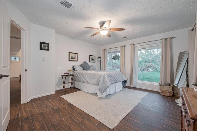 Building Photo - 17926 Country Pl Dr