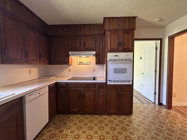 Building Photo - Large Brick Ranch with Finished Basement a...