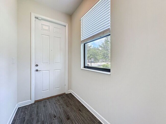 Building Photo - Beautiful Furnished townhome in Vistas of ...