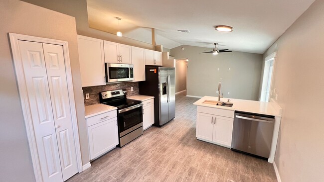 Building Photo - BEAUTIFUL 3 Bedroom 2 Bathroom home in Apopka