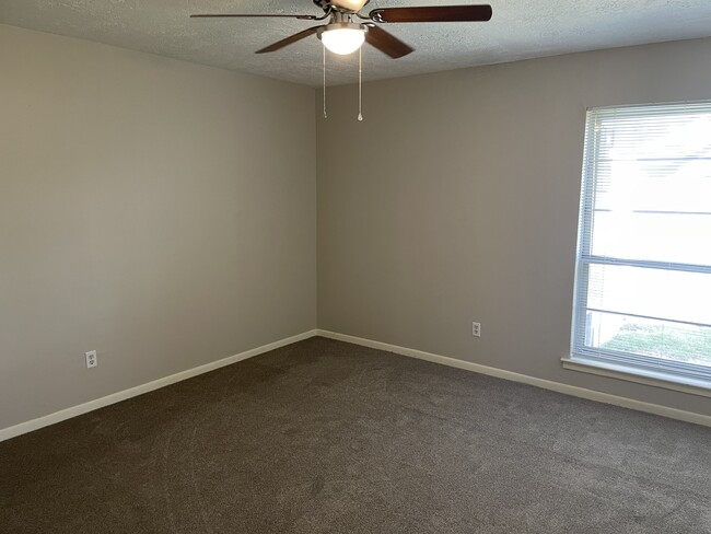 Building Photo - 870 Fenway Park