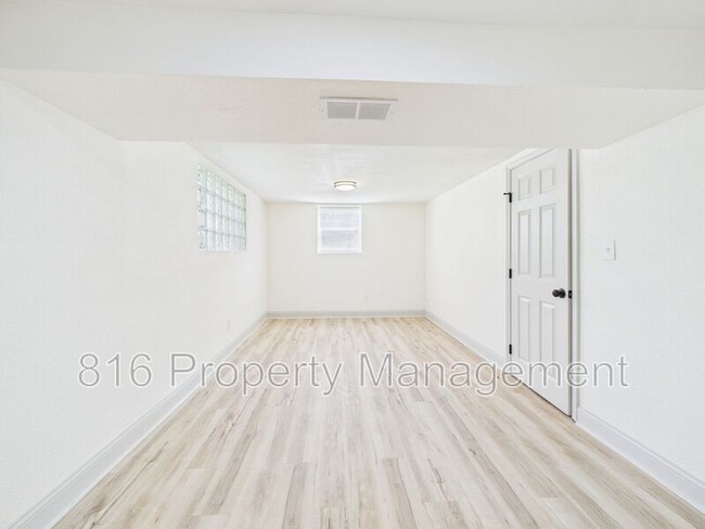 Building Photo - 1406 N Ponca Dr