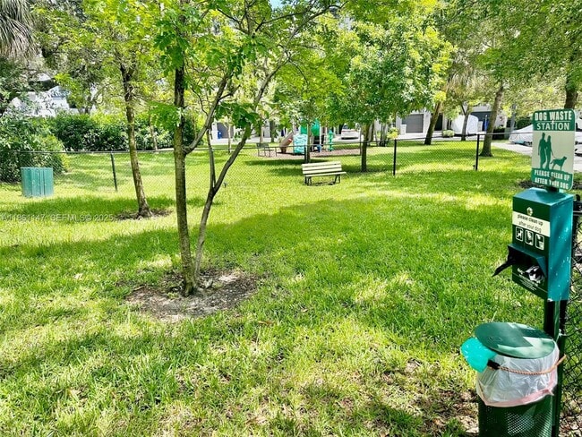 Building Photo - 164 SE 4th Terrace