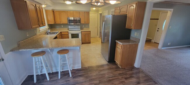 Building Photo - 3103 Larson Ln