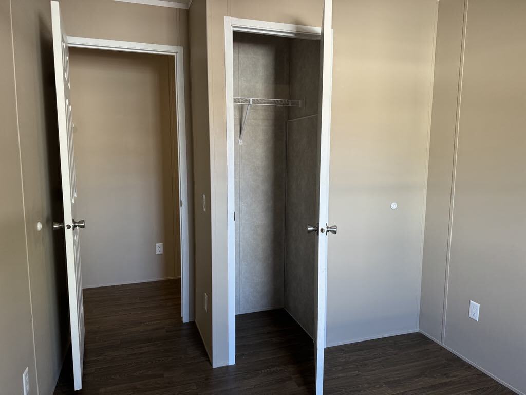 Building Photo - 2042 Marmoor Dr