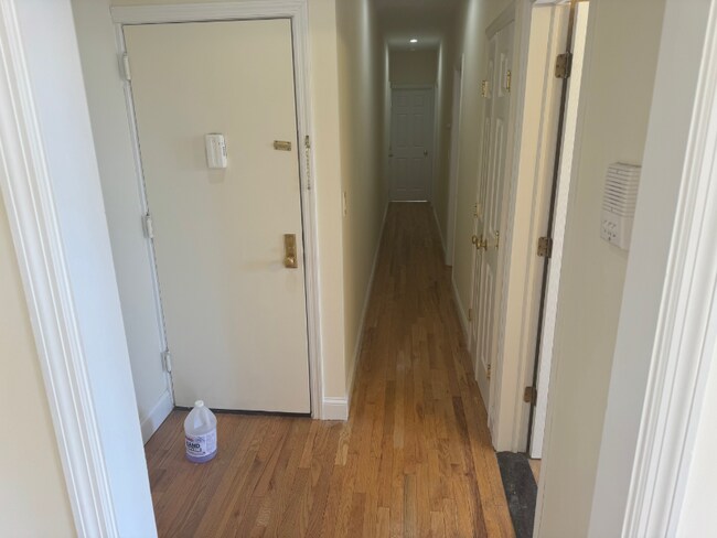 Building Photo - 30-32 N Terrace Ave