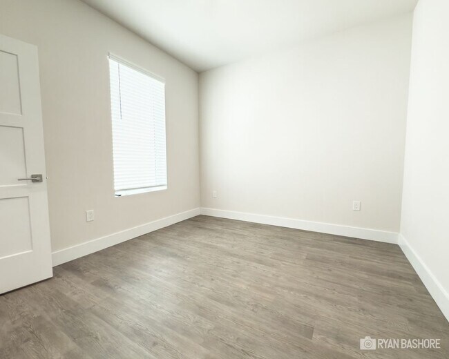 Building Photo - 627 Petit Wy