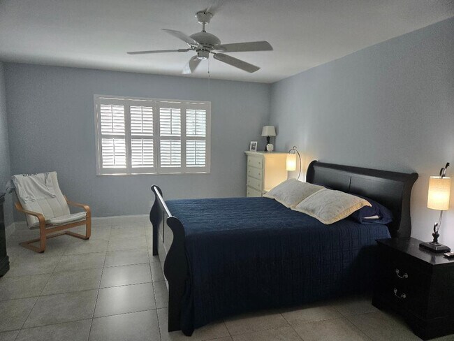 Building Photo - 669 W Oakland Park Blvd