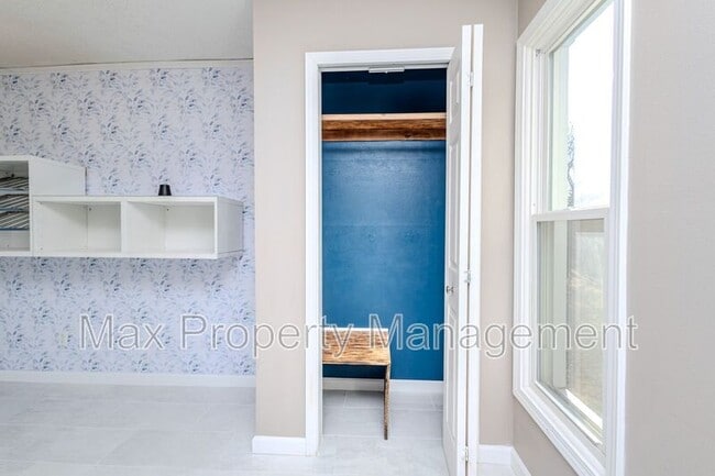 Building Photo - 5305 NW 91st Ct