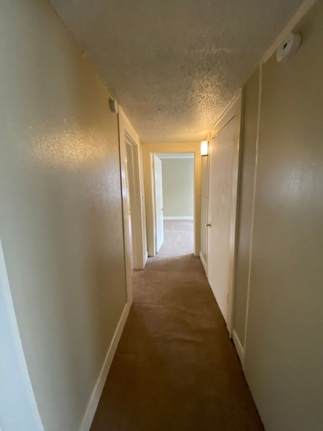 Building Photo - Pre-Leasing for Summer/Fall 2026