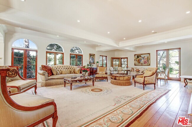 Building Photo - 725 Foothill Rd