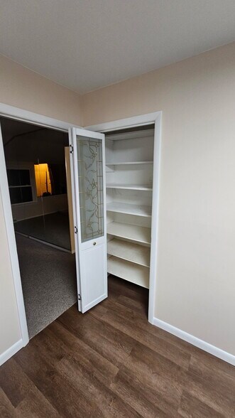 Building Photo - 2363 Mount Carmel Ave