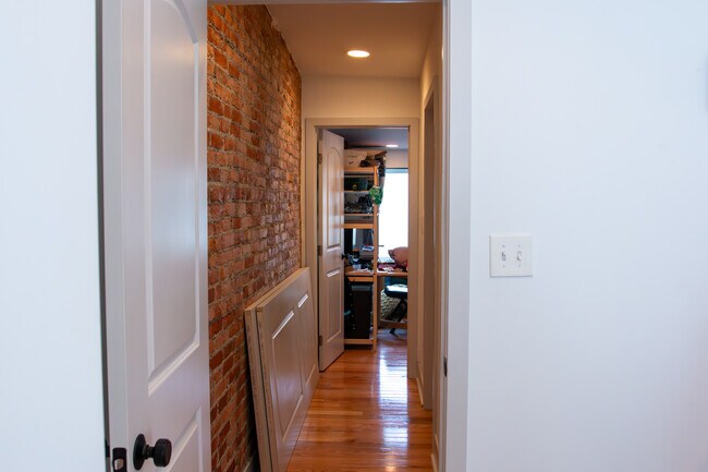 Building Photo - 2527 E Gordon St
