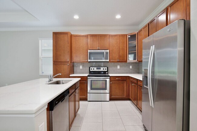 Building Photo - Beautiful 4/2.5 Spacious Home with a Loft Area and a 2 Car Garage Located in Sawgrass Bay - Clerm...