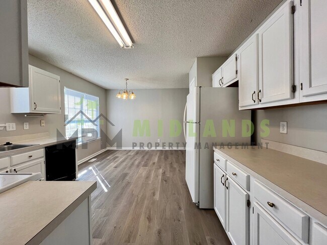 Building Photo - 5 Bridle Path Court