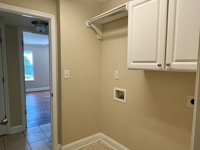 Building Photo - 3 bedroom + loft & 2.5 baths in gated community