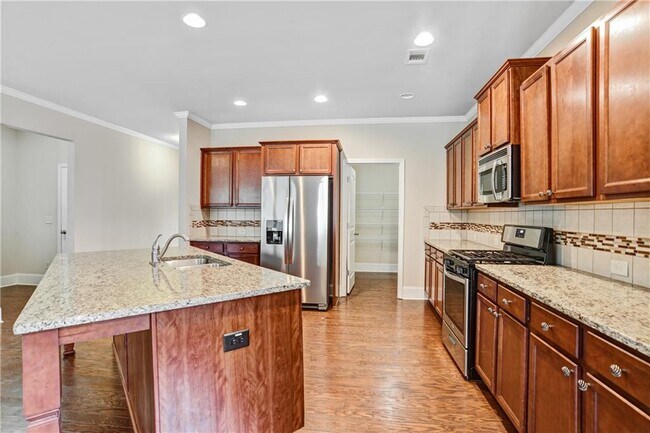 Building Photo - 6325 Pine Bluff Dr